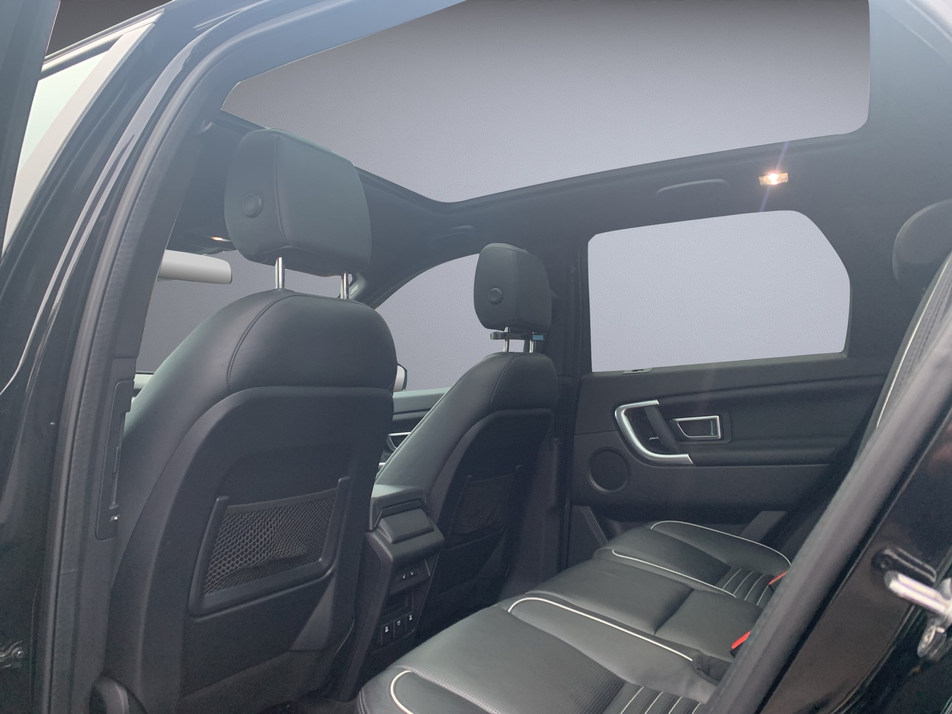 LAND ROVER 2.0 TD4 180 HSE Luxury 7 places-image-9