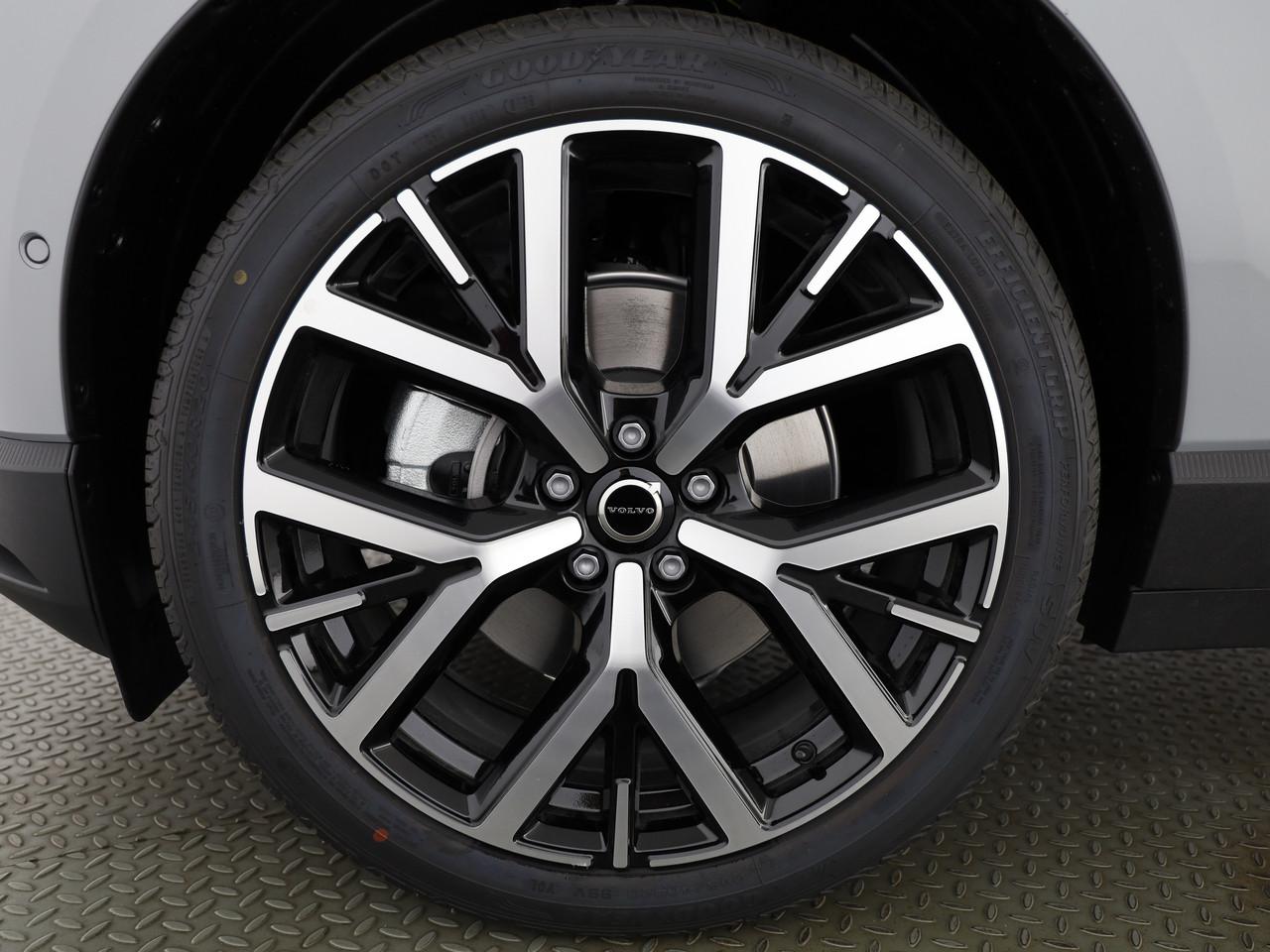VOLVO EX30 P5 Longe Range Ultra-image-6