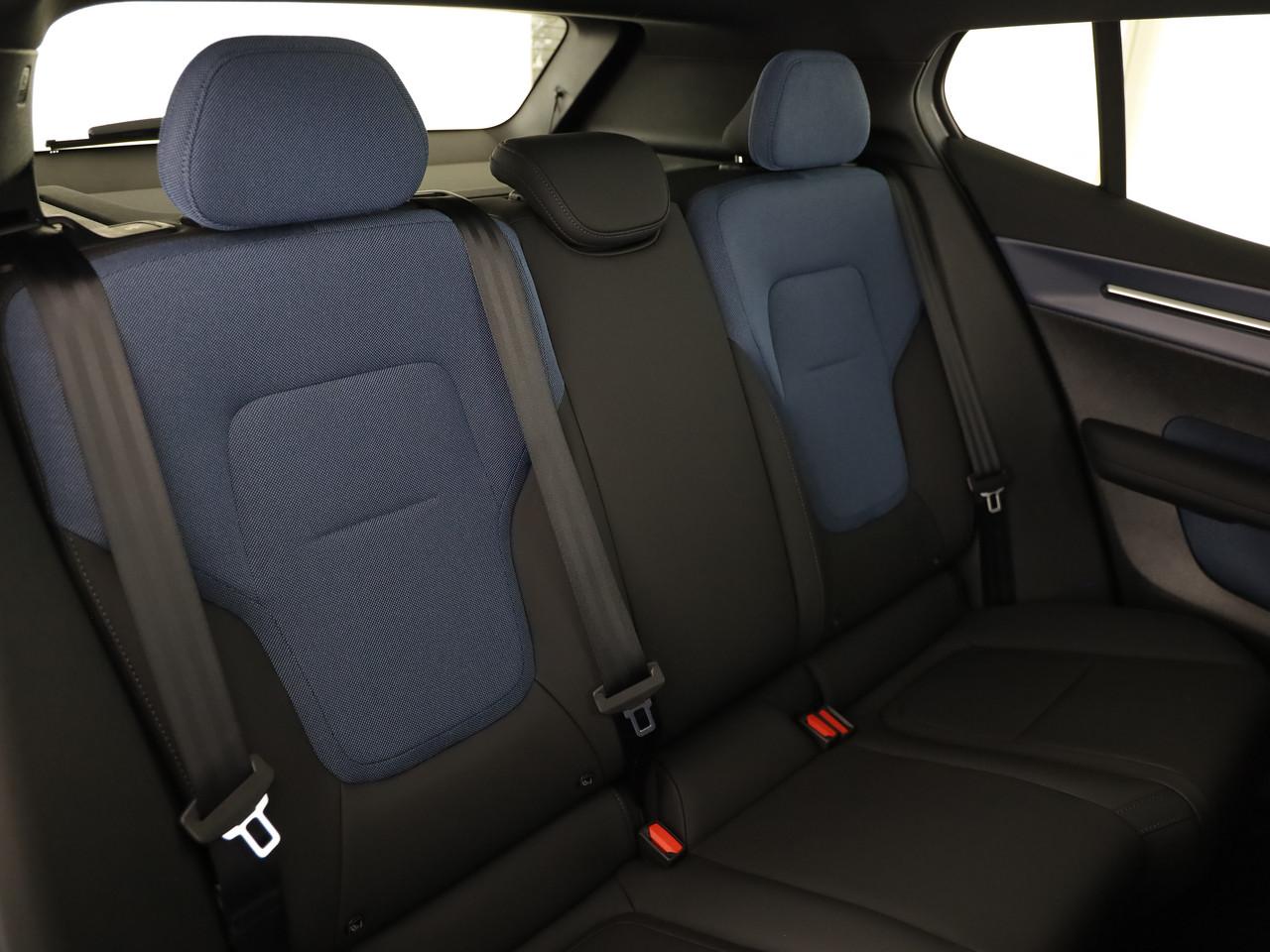 VOLVO EX30 P5 Longe Range Ultra-image-10