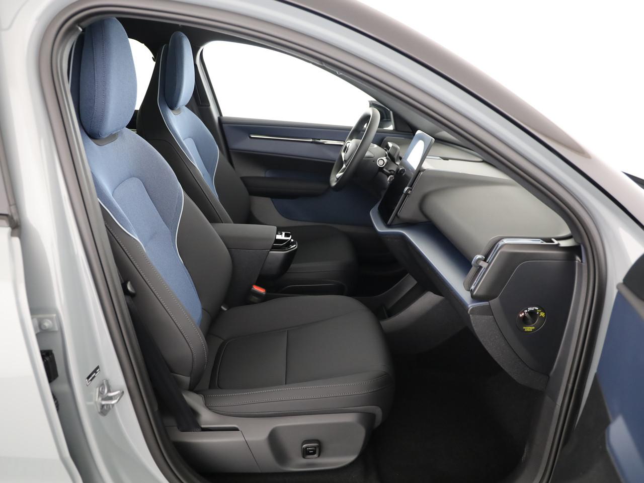 VOLVO EX30 P5 Longe Range Ultra-image-9