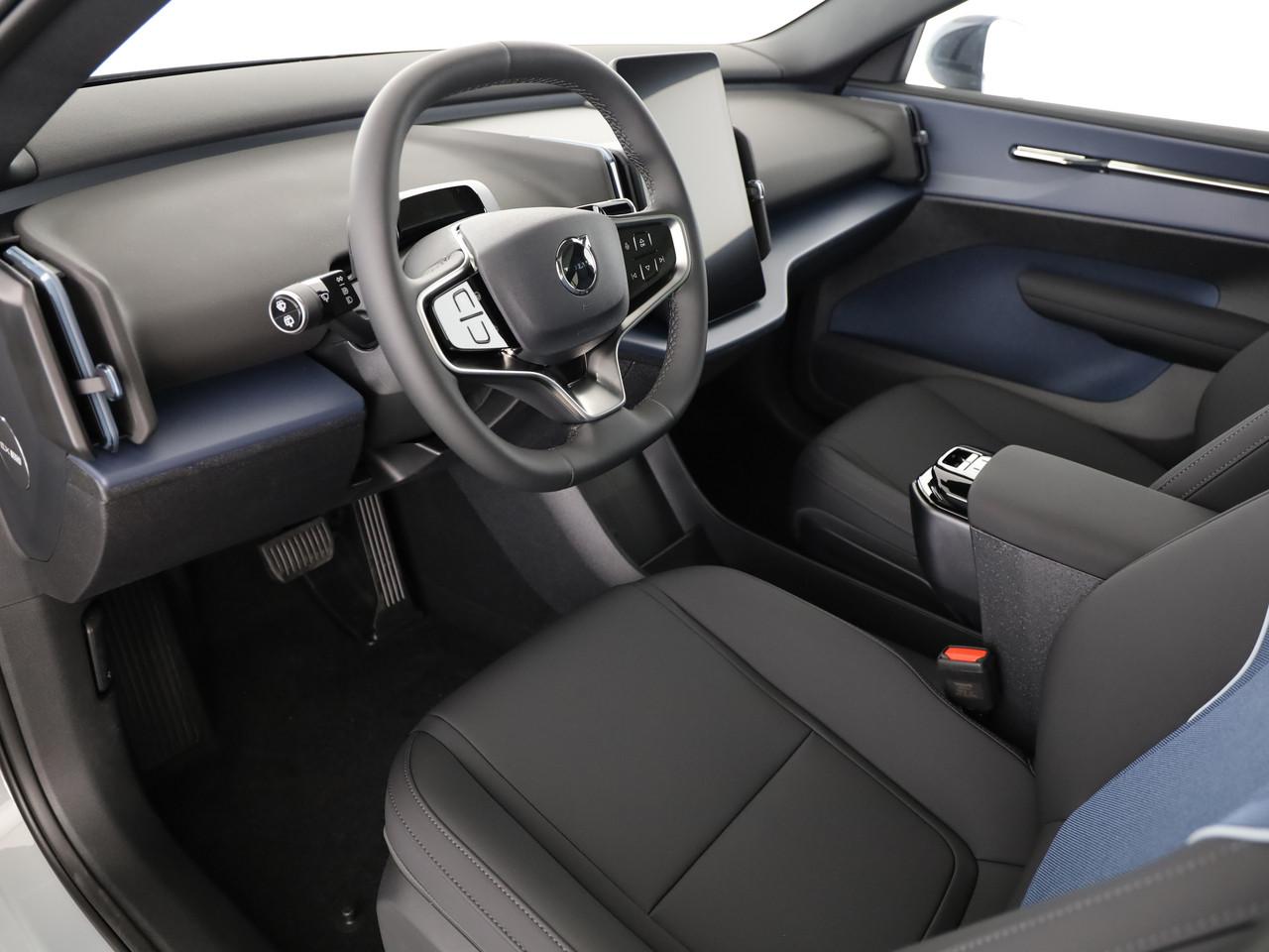 VOLVO EX30 P5 Longe Range Ultra-image-7