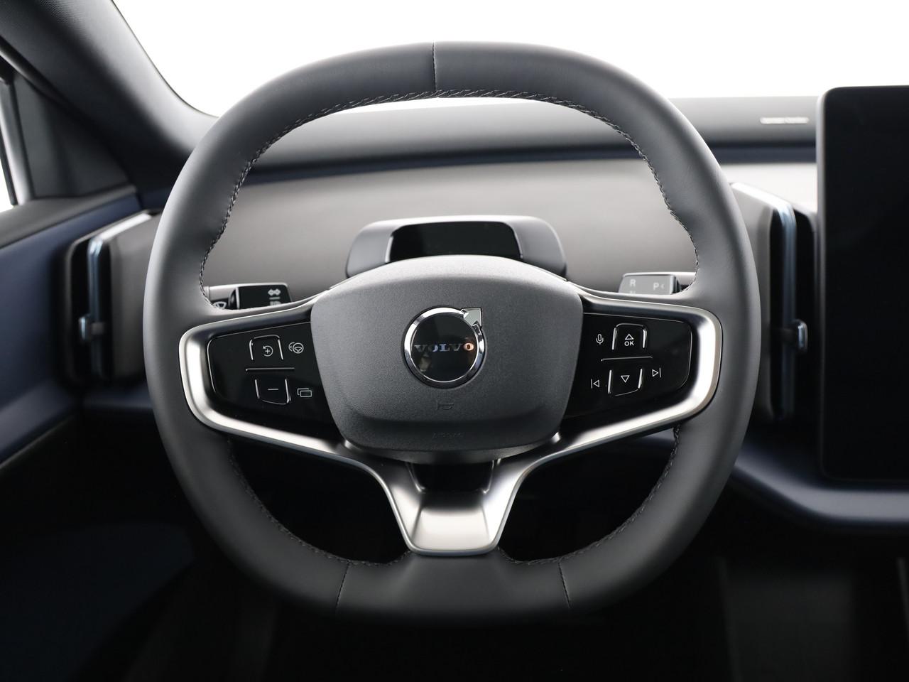 VOLVO EX30 P5 Longe Range Ultra-image-13