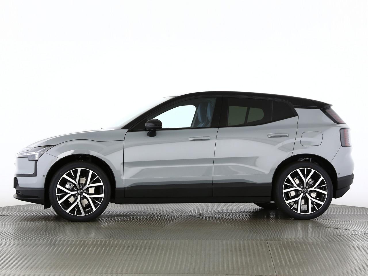VOLVO EX30 P5 Longe Range Ultra-showroom-element-2
