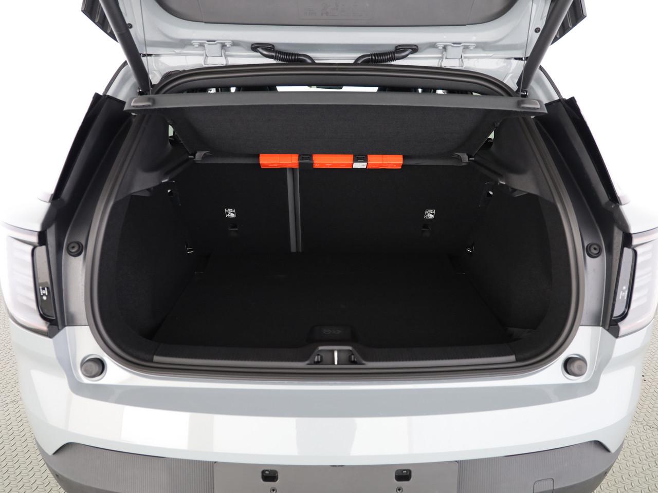 VOLVO EX30 P5 Longe Range Ultra-image-14