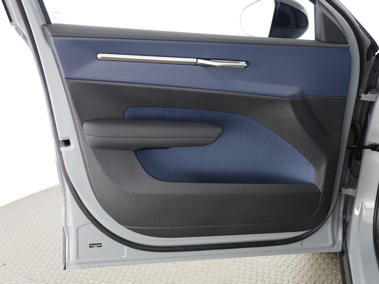 VOLVO EX30 P5 Longe Range Ultra-image-17