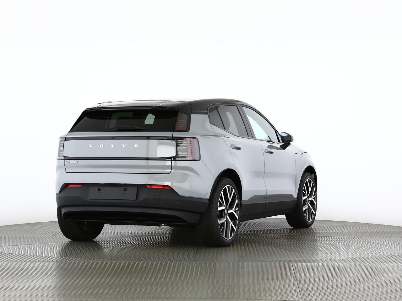 VOLVO EX30 P5 Longe Range Ultra-showroom-element-1