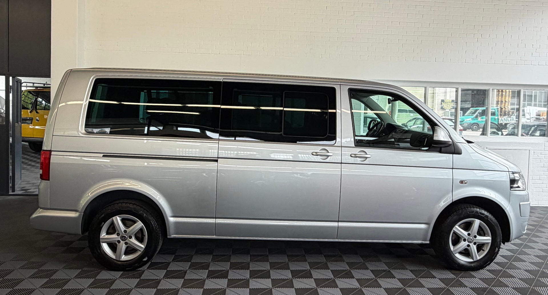 VW T5 Caravelle Comfortline LR LANG 2.0 TDI CR DSG 150 PS * 9-PLÄTZER *-showroom-element-1