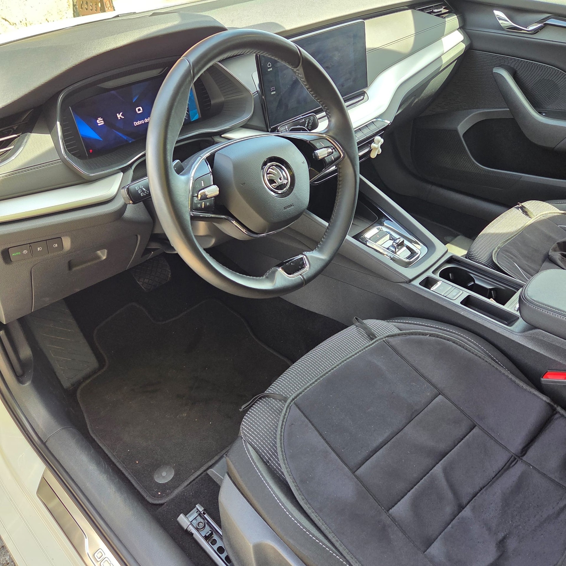 SKODA Octavia Combi 1.0 TSI mHEV DSG Style-image-9