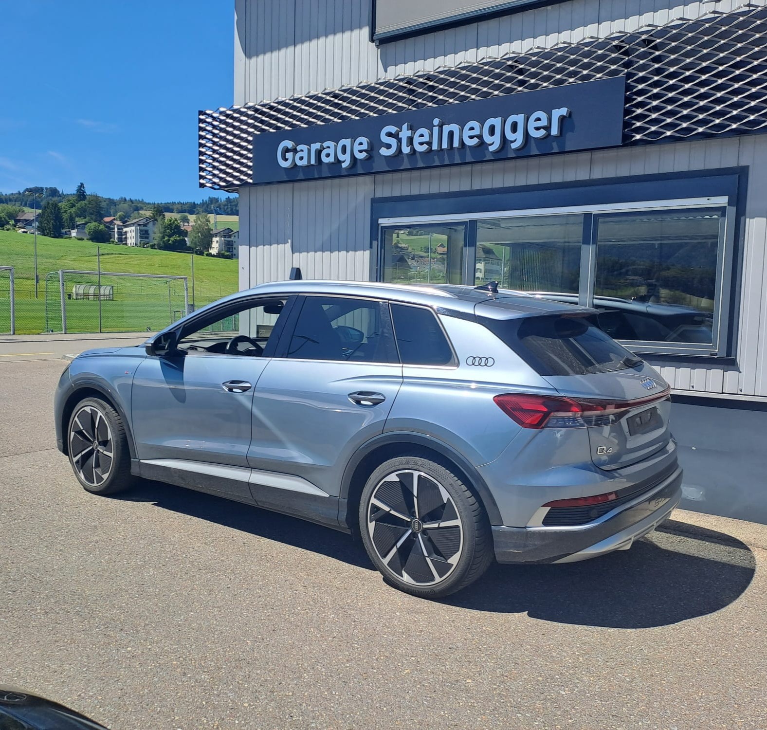 AUDI Q4 e-tron 50 quattro-image-5