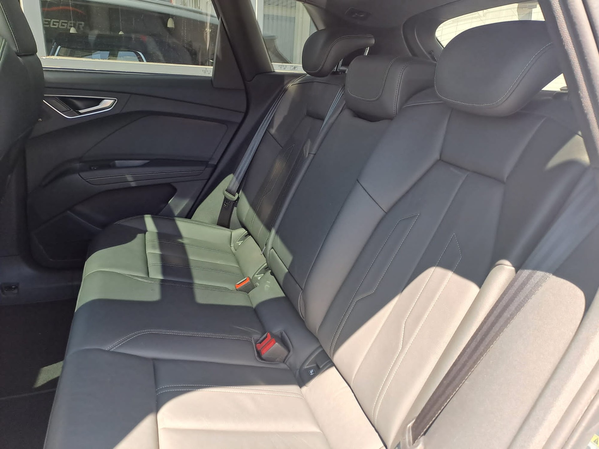 AUDI Q4 e-tron 50 quattro-image-9