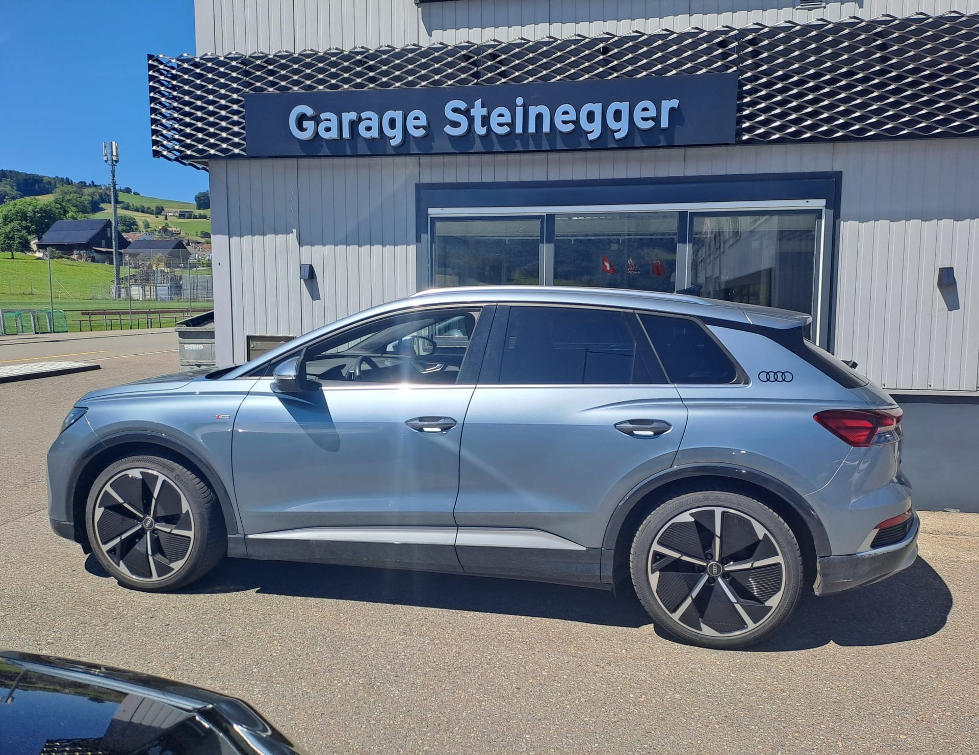 AUDI Q4 e-tron 50 quattro-image-4