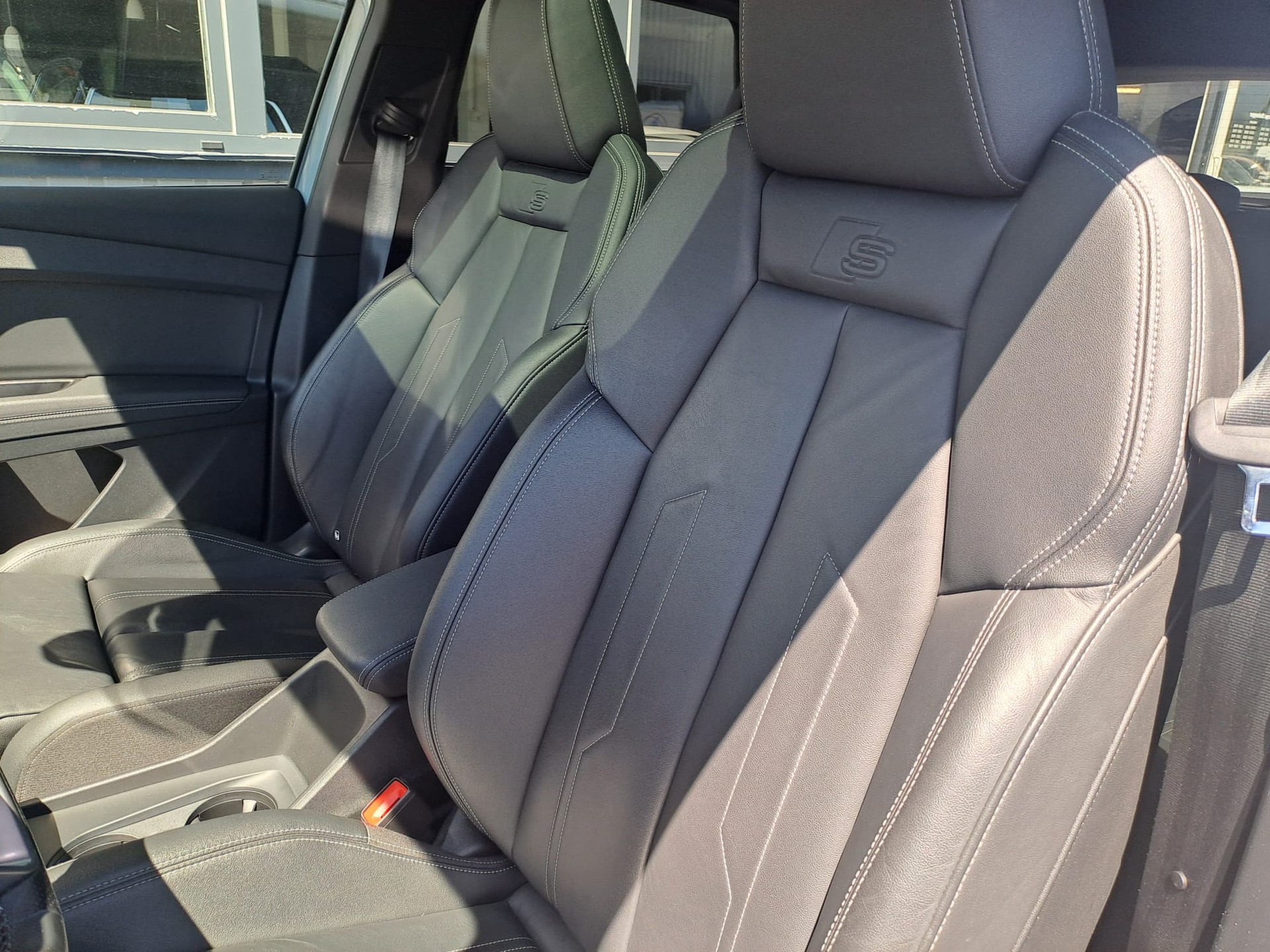 AUDI Q4 e-tron 50 quattro-image-8