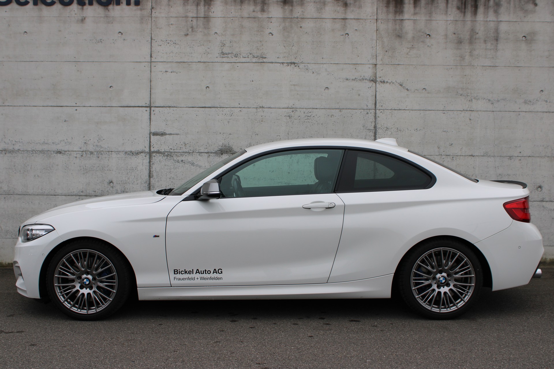 BMW M240i xDrive-showroom-element-3