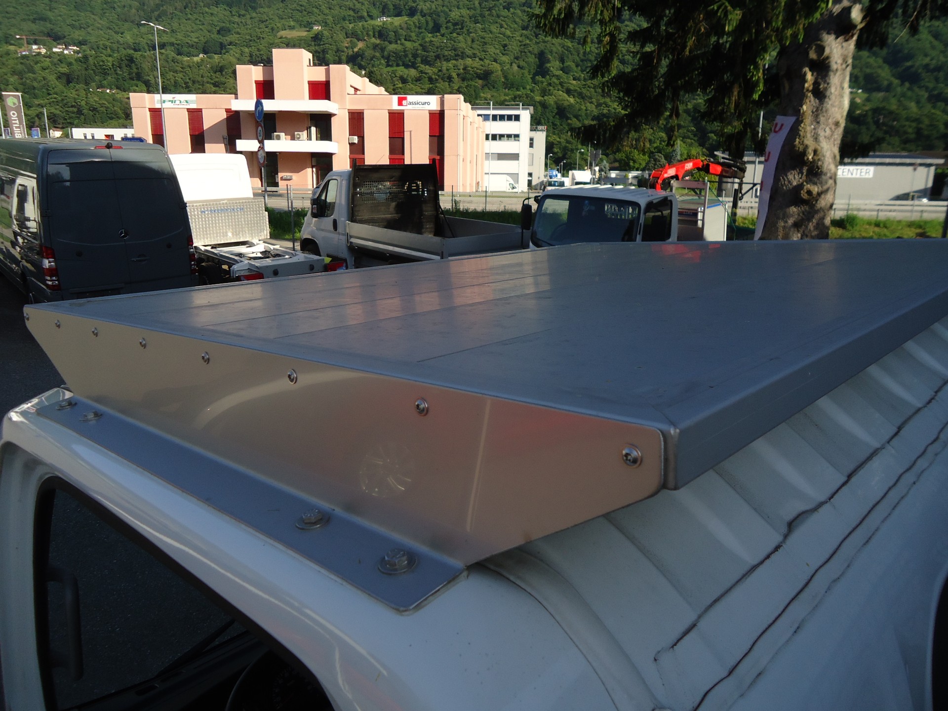 ISUZU M27 - Ponte Ribaltabile 3 Lati in Alluminio con Sopra Sponde + Gancio Traino KG. 3500-image-6