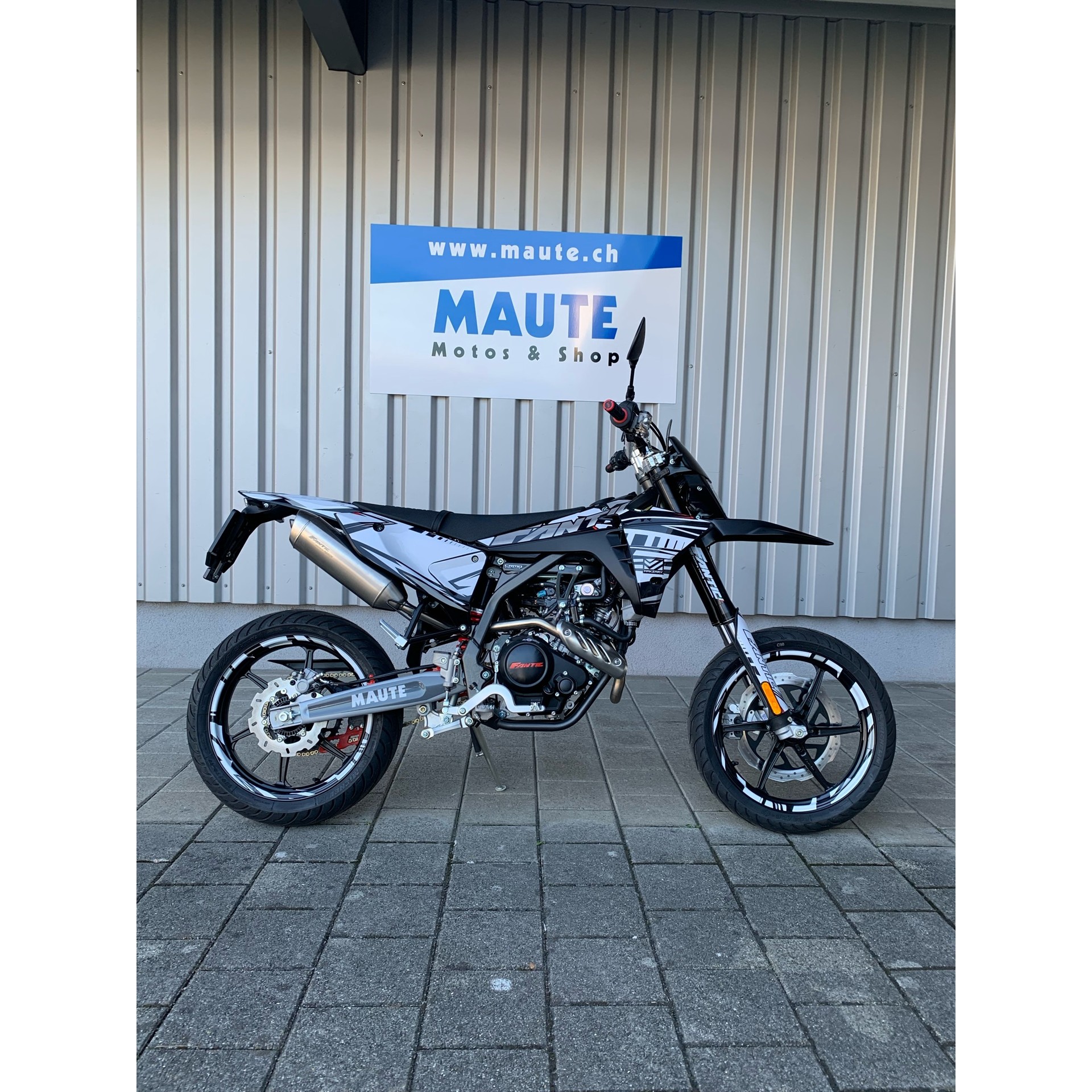FANTIC XMF 125 Motard Performance-image-0