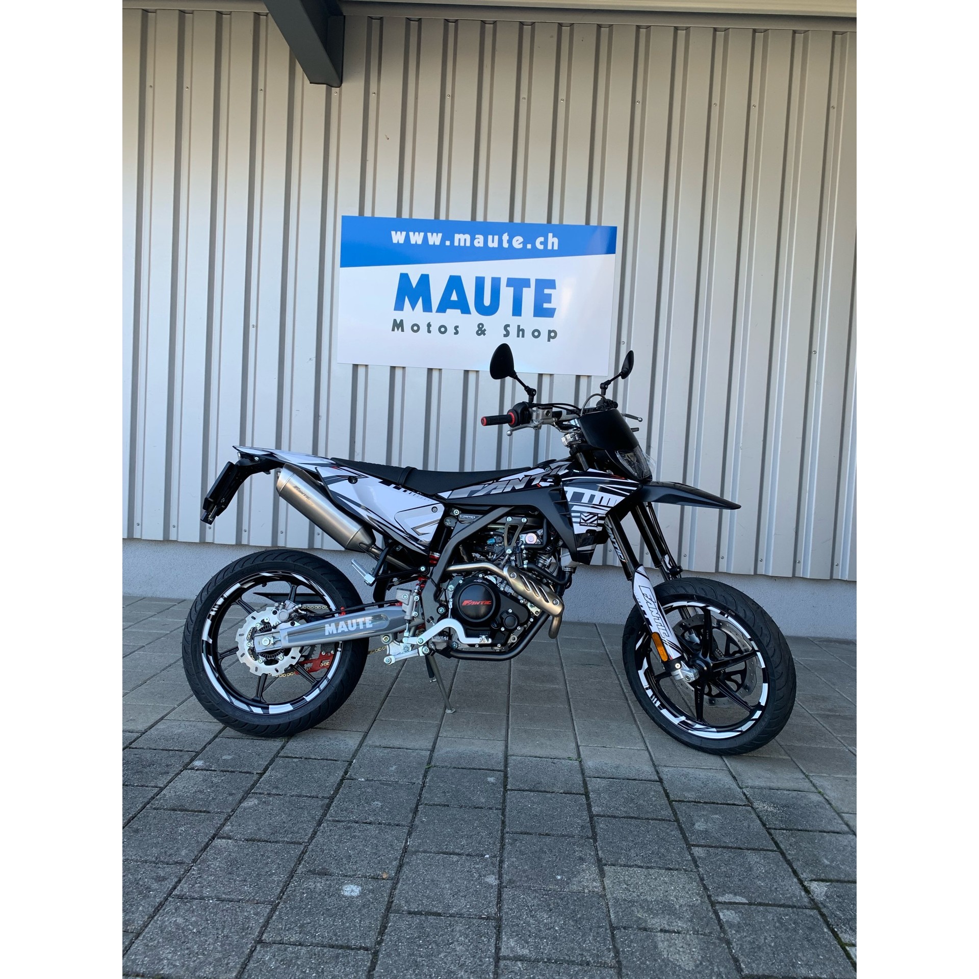 FANTIC XMF 125 Motard Performance-image-1
