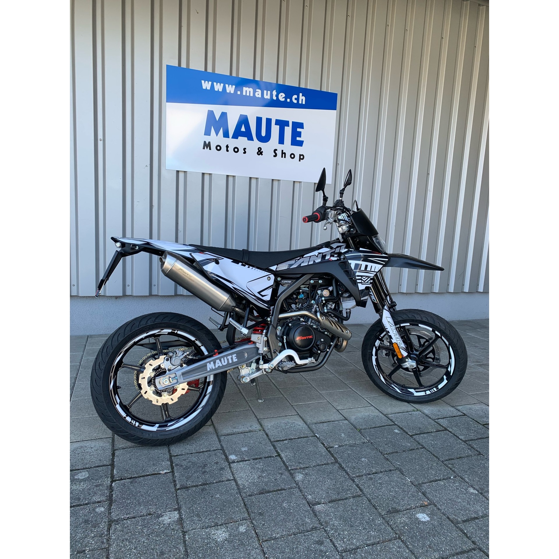 FANTIC XMF 125 Motard Performance-image-3