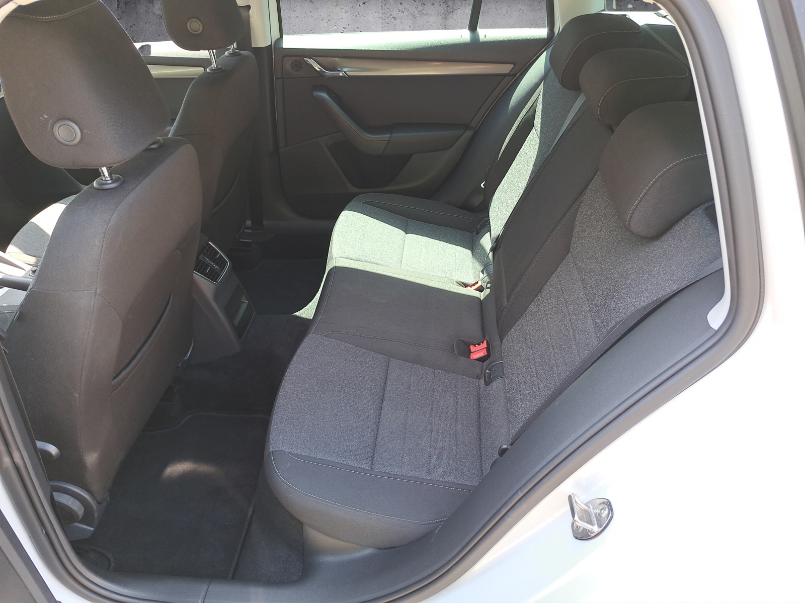 SKODA Octavia Combi 2.0 TDI 150 Sole-image-15