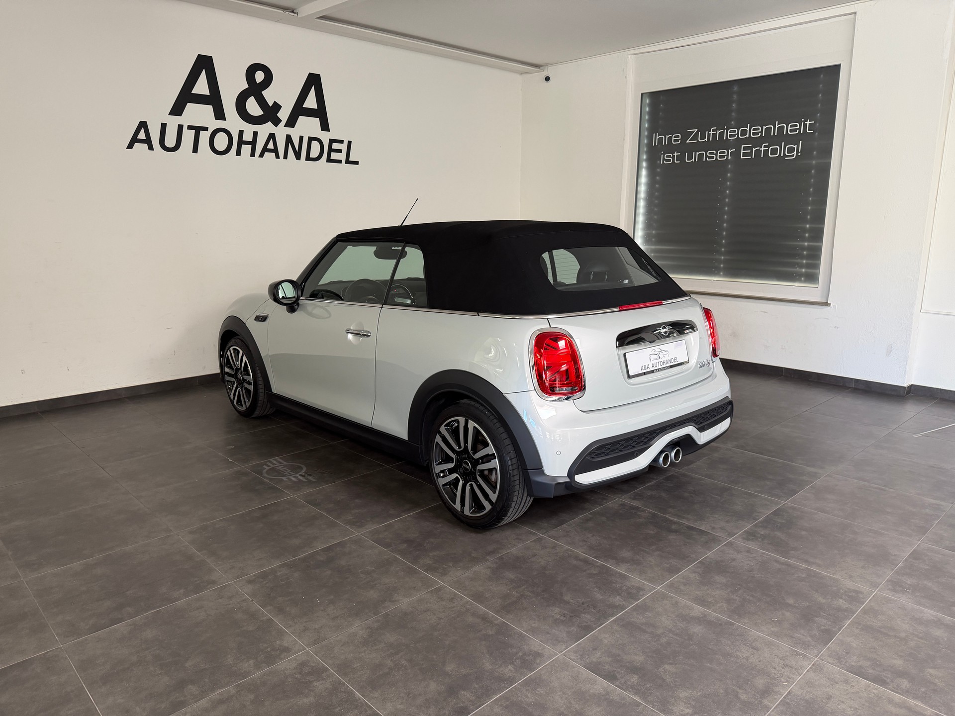 MINI Cooper S Cabriolet-image-5