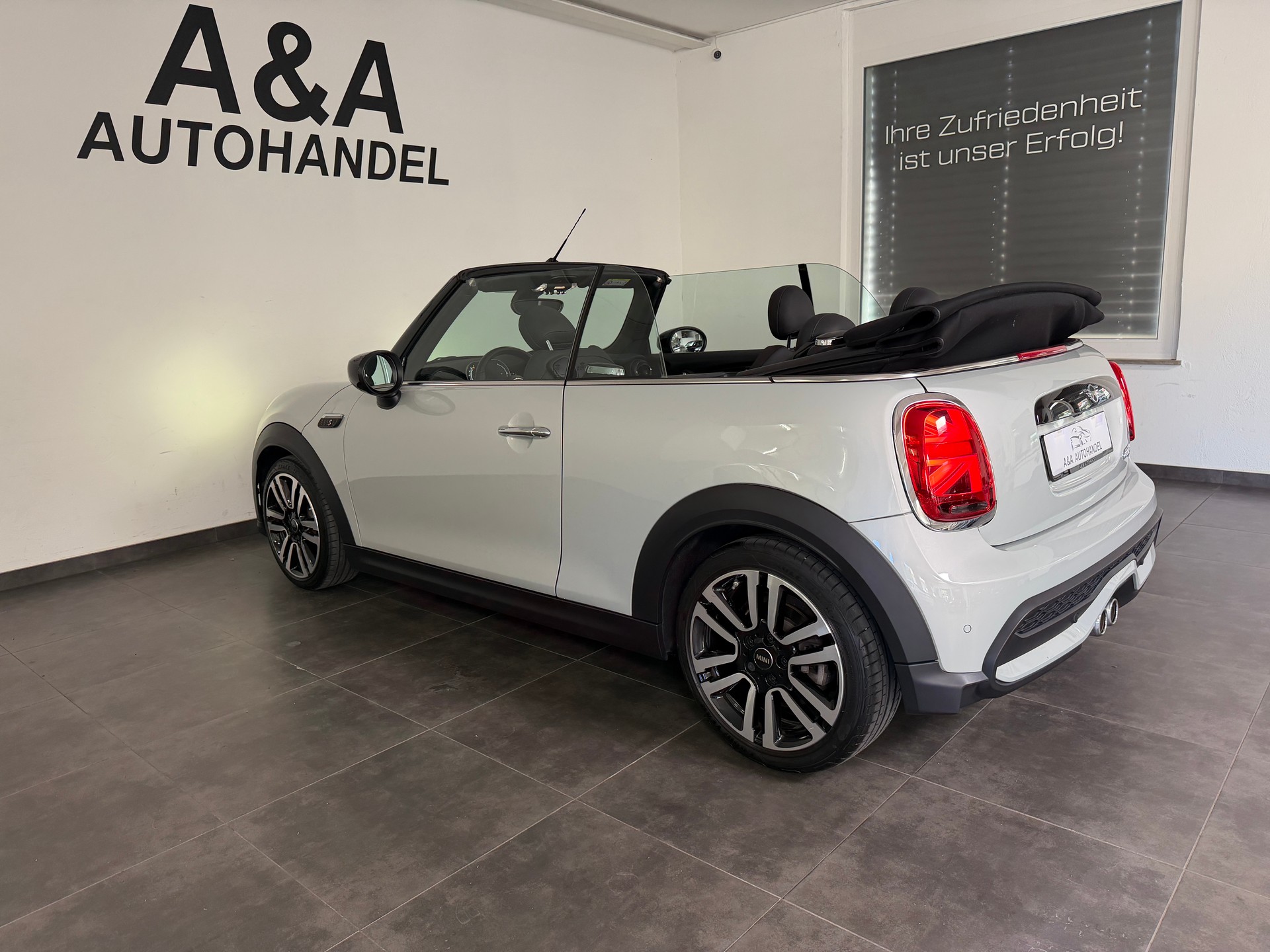 MINI Cooper S Cabriolet-image-6