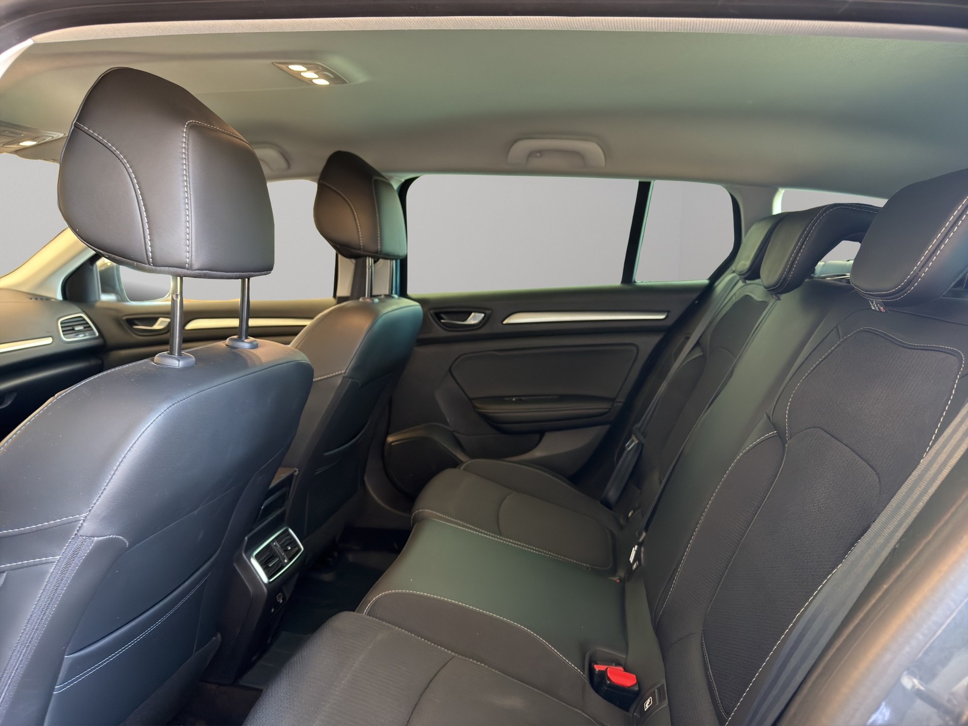 RENAULT Mégane Grandtour 1.5 dCi Intens EDC-image-9