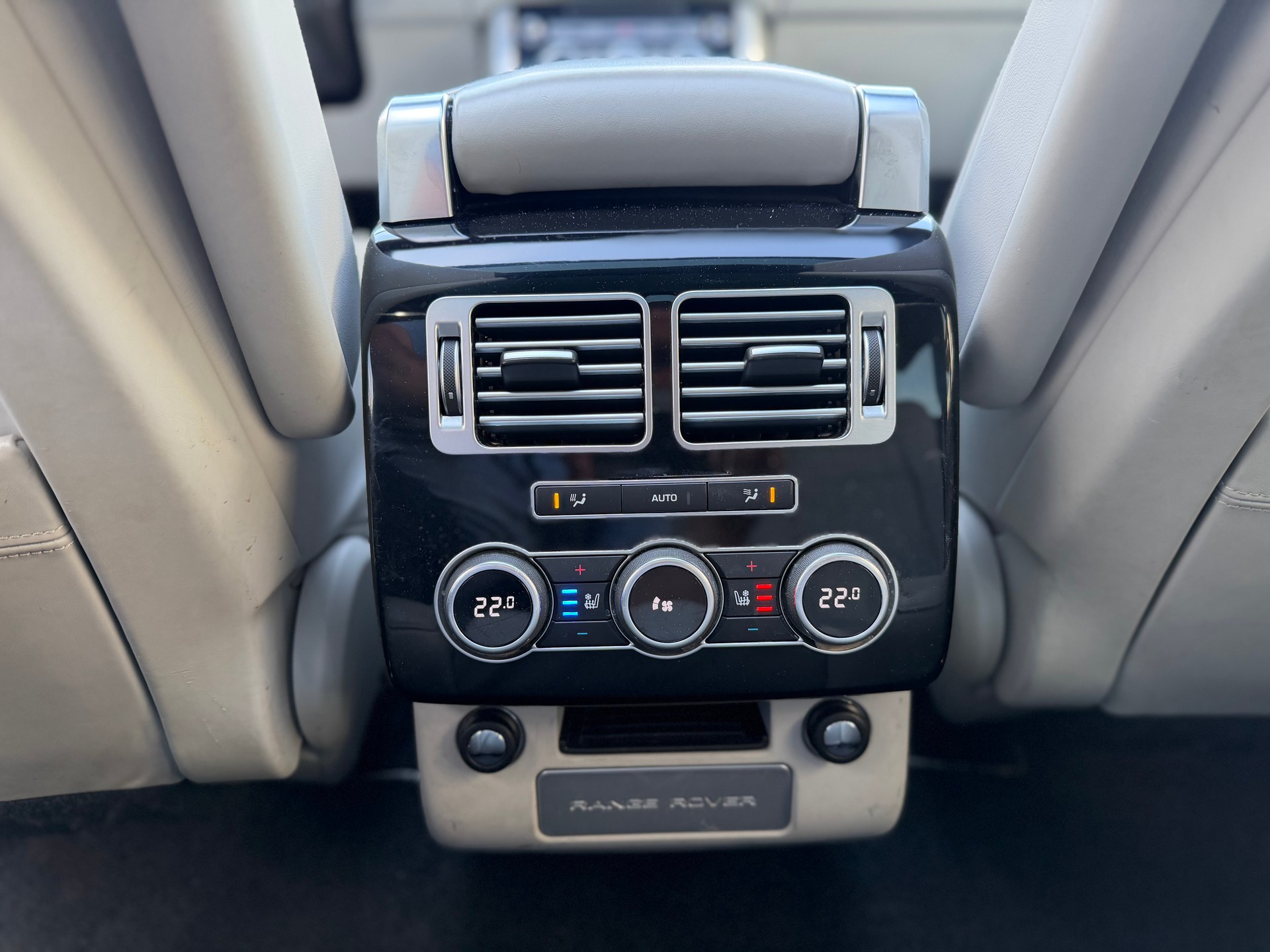 LAND ROVER Range Rover 4.4 SDV8 Autobiography Automatic-image-8