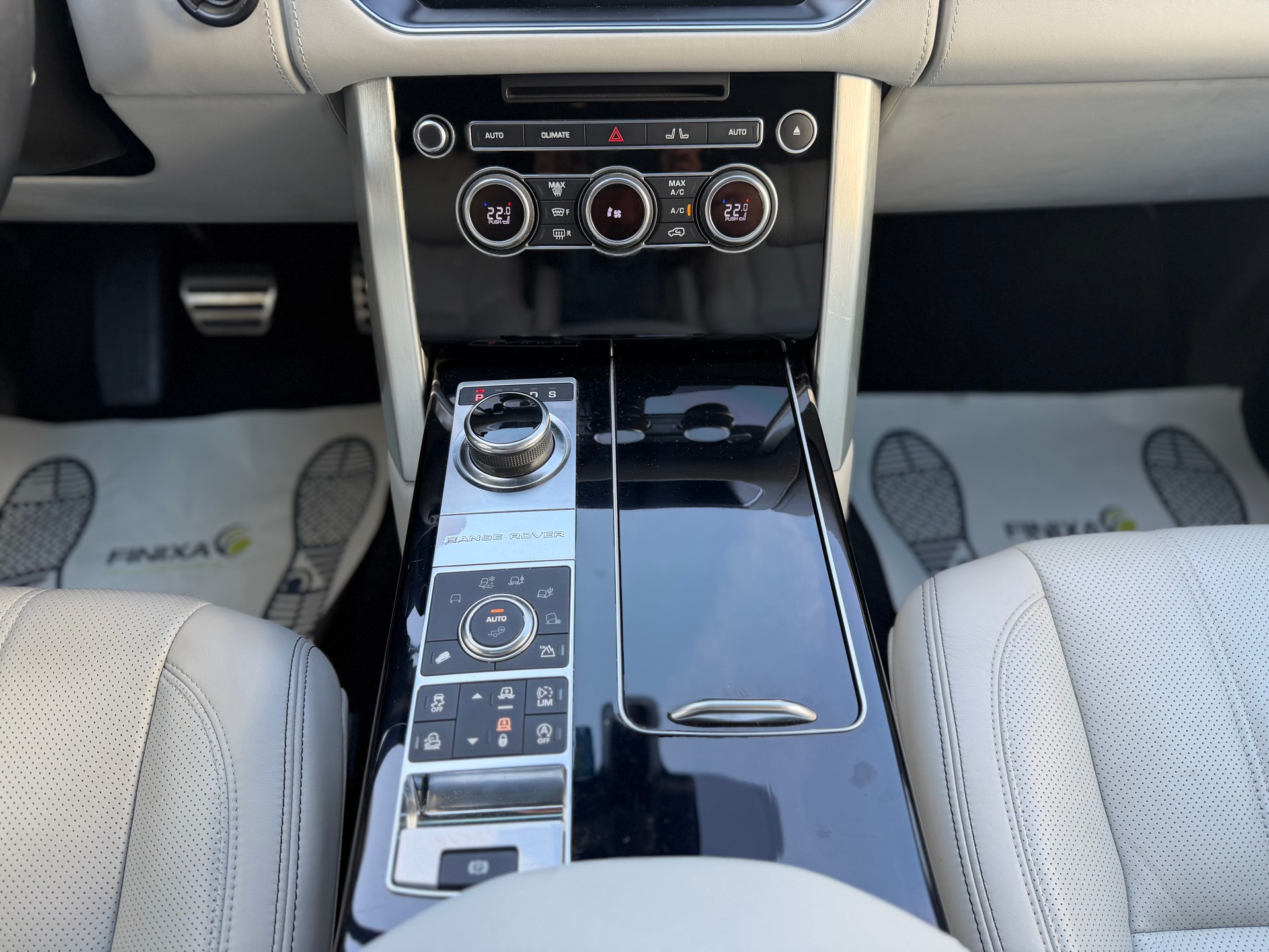 LAND ROVER Range Rover 4.4 SDV8 Autobiography Automatic-image-11