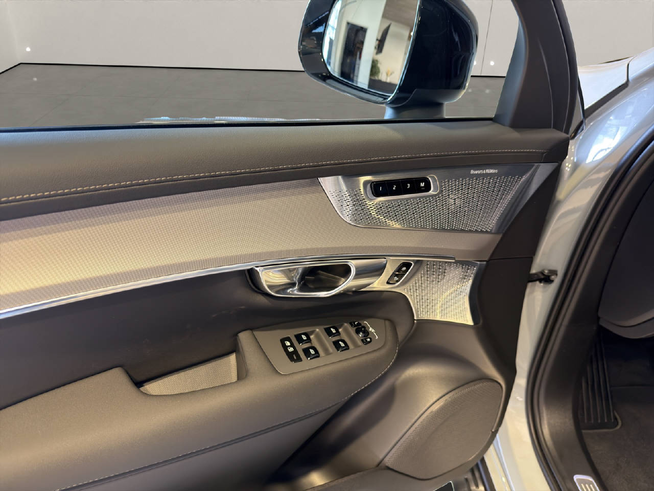 VOLVO XC90 2.0 T8 TE Black Edition eAWD-image-13