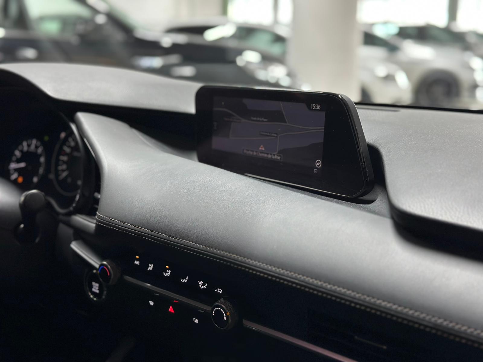 MAZDA 3 Hatchback SKYACTIV-X M Hybrid 180 Ambition AWD-image-9