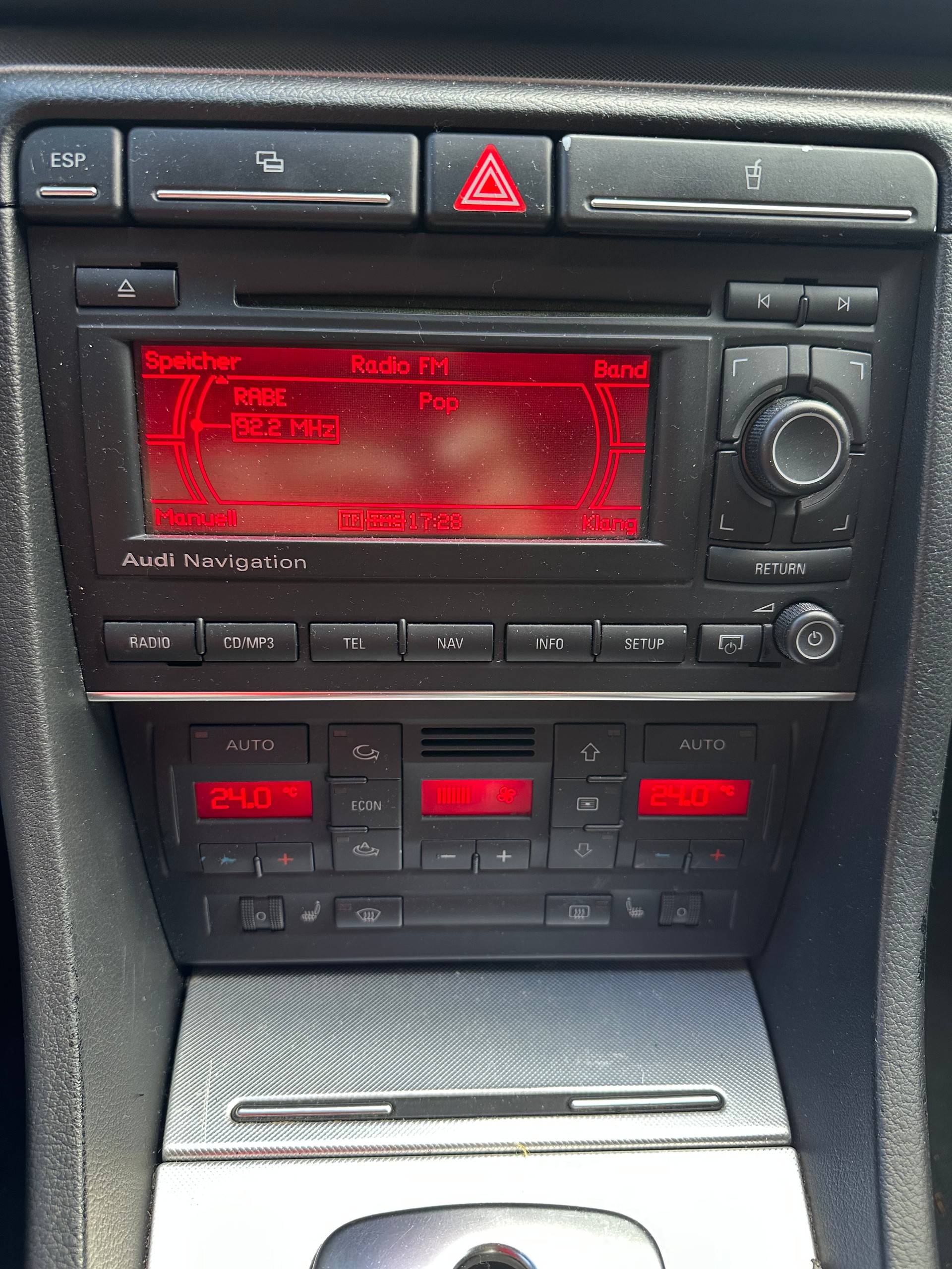 AUDI A4 Avant 3.0 V6 TDI quattro FIXPREIS (BETRIEBSFERIEN bis 09.08.26)-image-14
