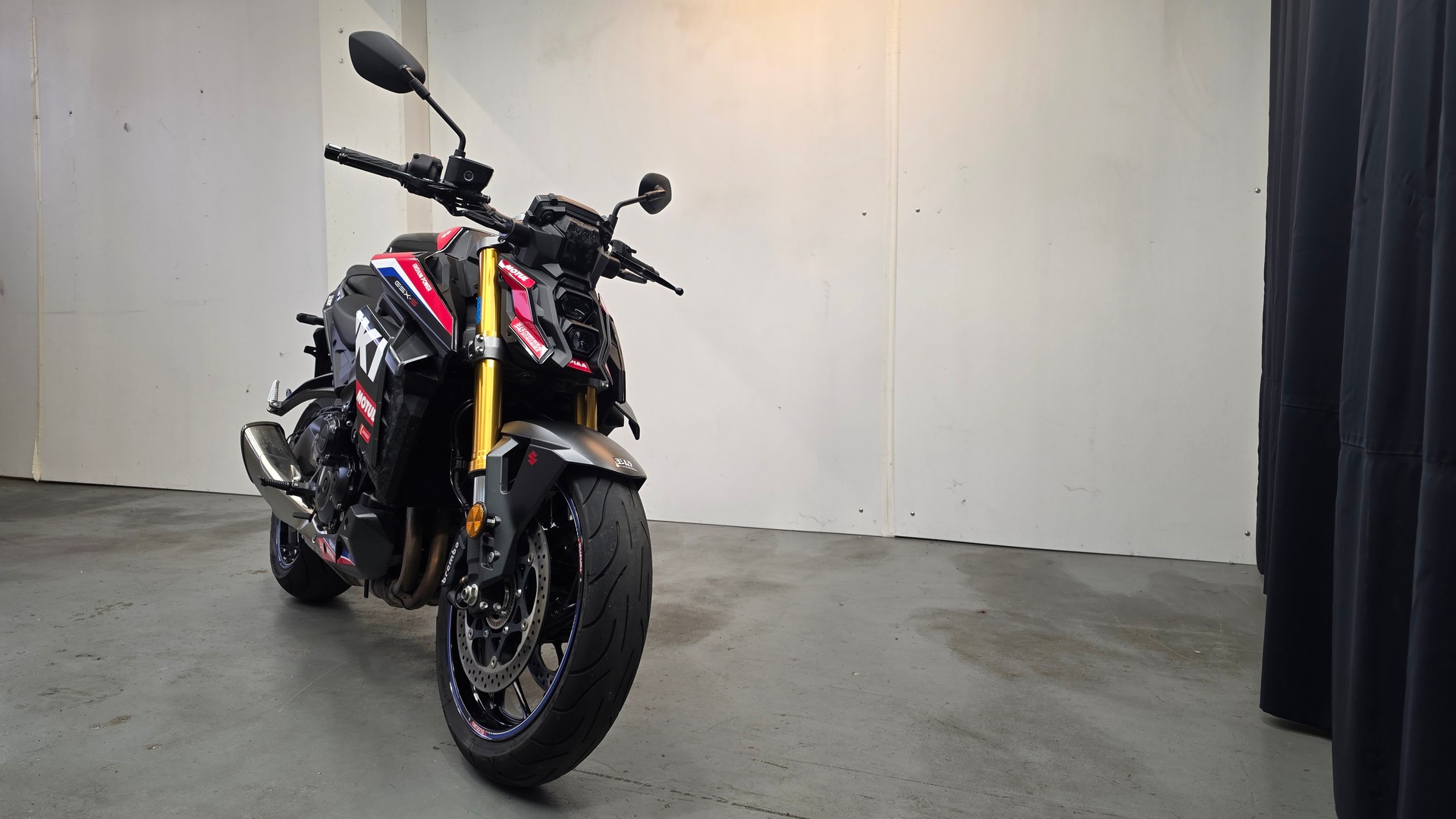 SUZUKI GSX-S 1000-image-1