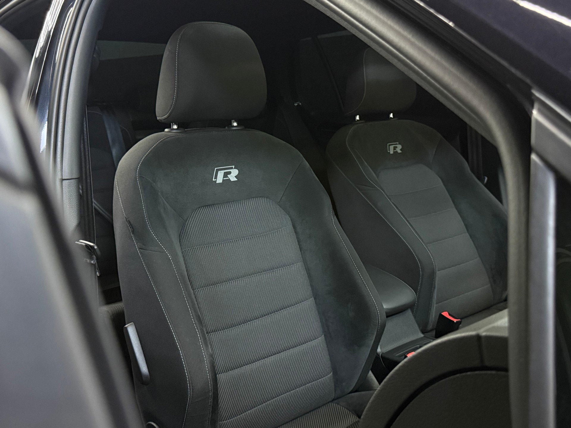 VW Golf 2.0 TSI R 4Motion DSG-image-9