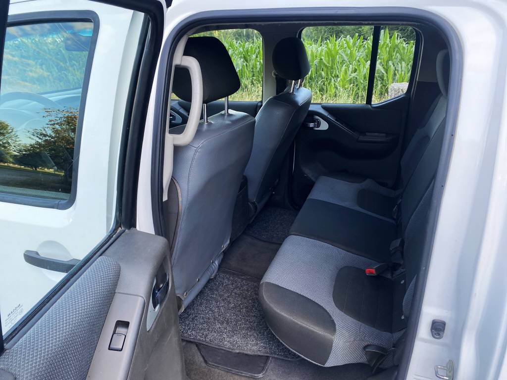 NISSAN Navara 2.5 dCi Double Cab SE-image-10