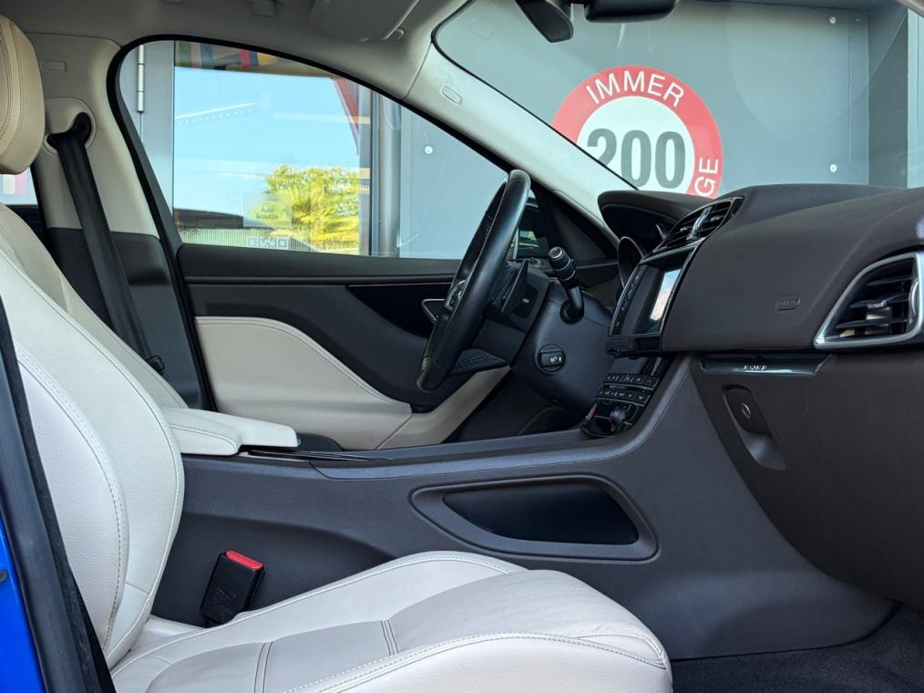 JAGUAR F-Pace 25t 2.0 Prestige AWD Automatik-image-9