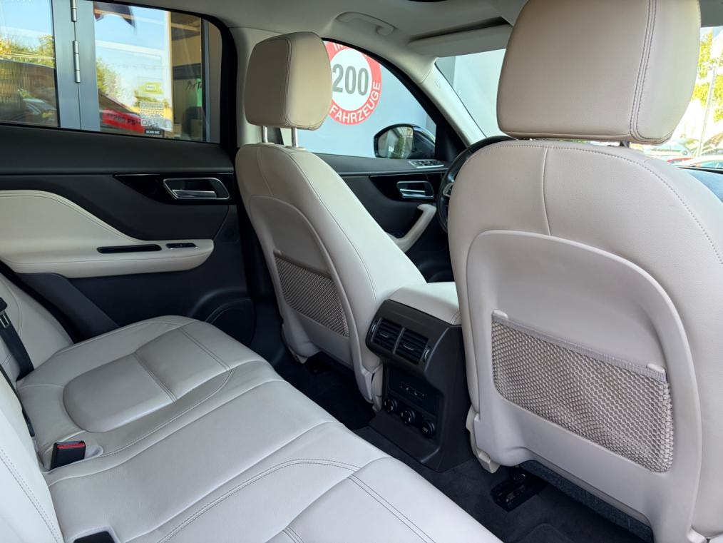 JAGUAR F-Pace 25t 2.0 Prestige AWD Automatik-image-11