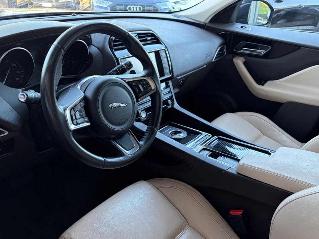 JAGUAR F-Pace 25t 2.0 Prestige AWD Automatik-showroom-element-3