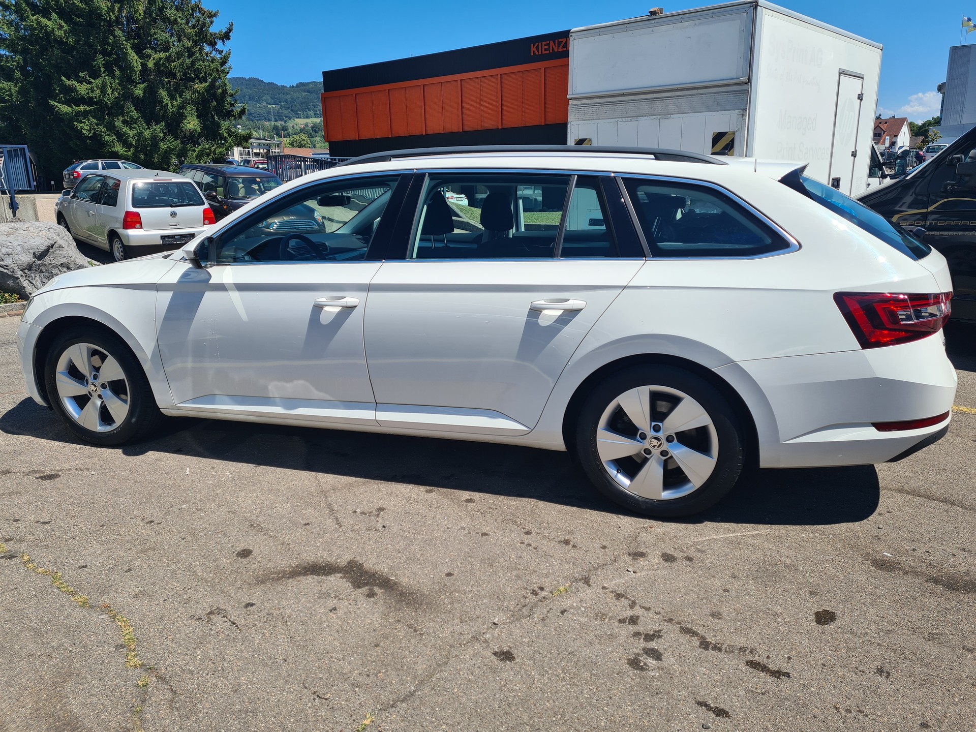 SKODA Superb Combi 2.0 TDi Active DSG-showroom-element-3