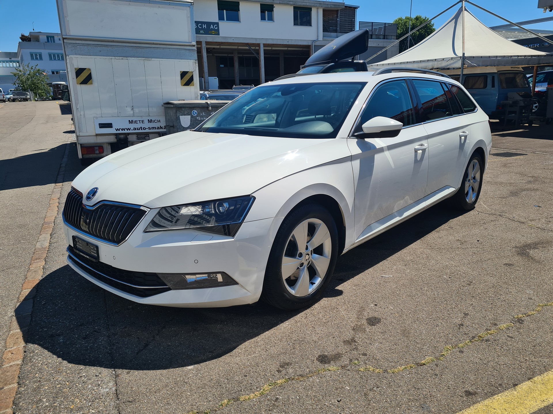 SKODA Superb Combi 2.0 TDi Active DSG-showroom-element-2