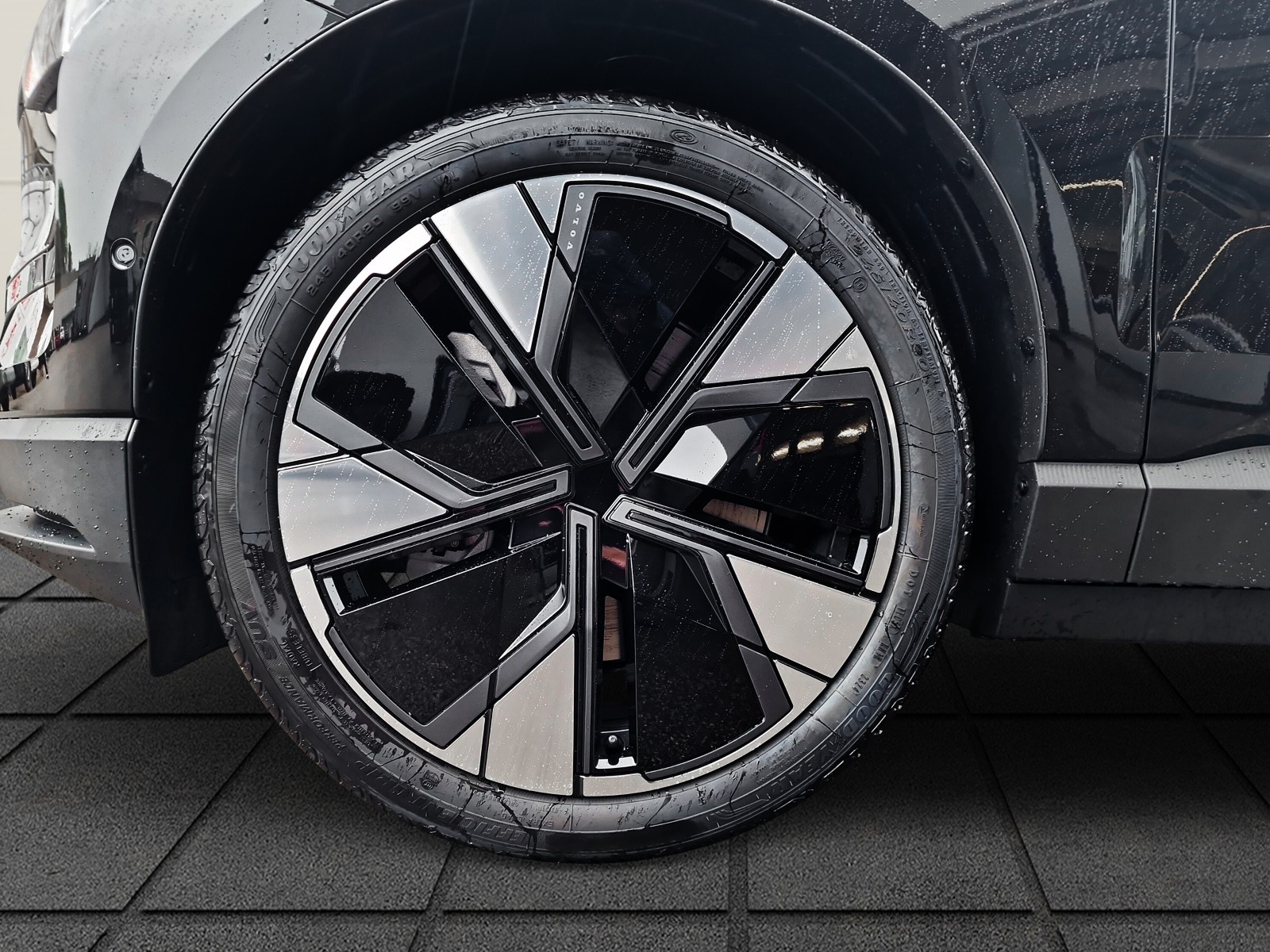 VOLVO EX30 E60 Twin Ultra Performance AWD-image-4