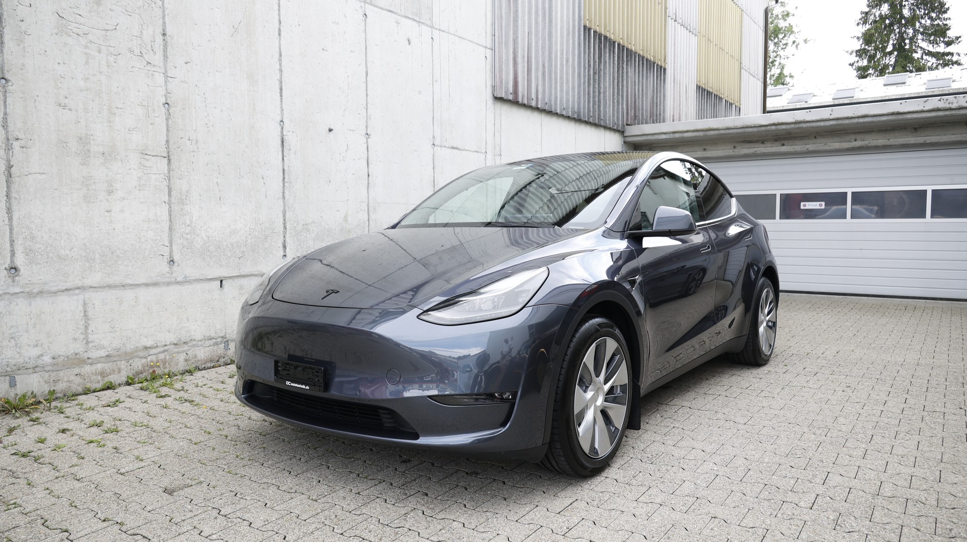 TESLA Model Y Long Range