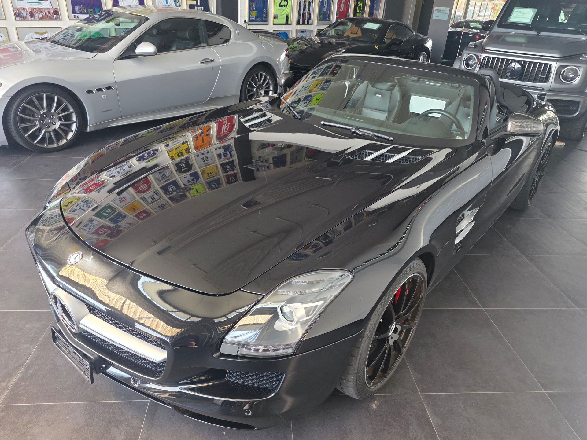 MERCEDES-BENZ SLS 63 AMG-showroom-element-2