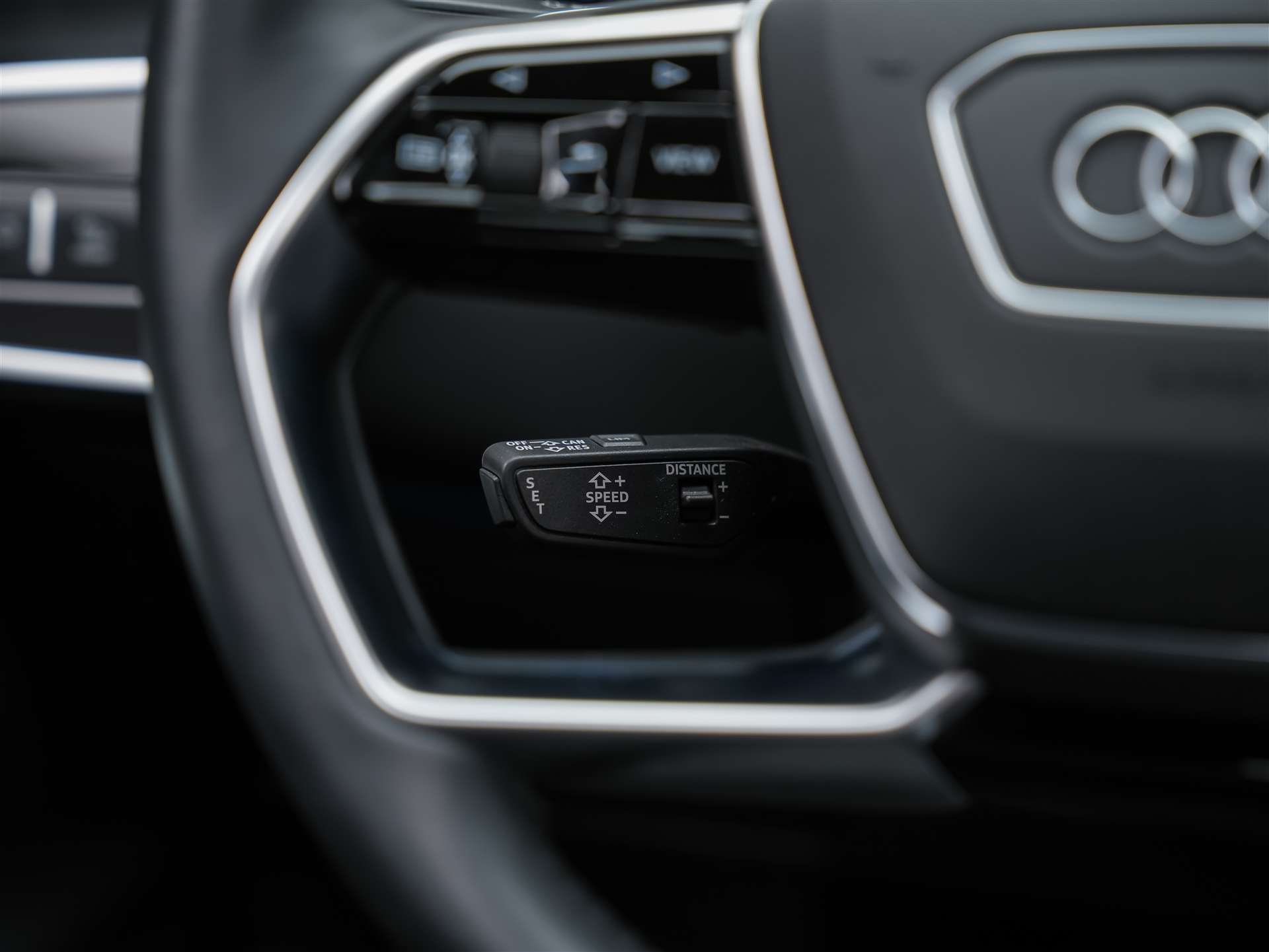 AUDI A6 Limousine 55 TFSI Design quattro S-tronic *CH Auto*Panorama*Matrix LED*Head Up*-image-32