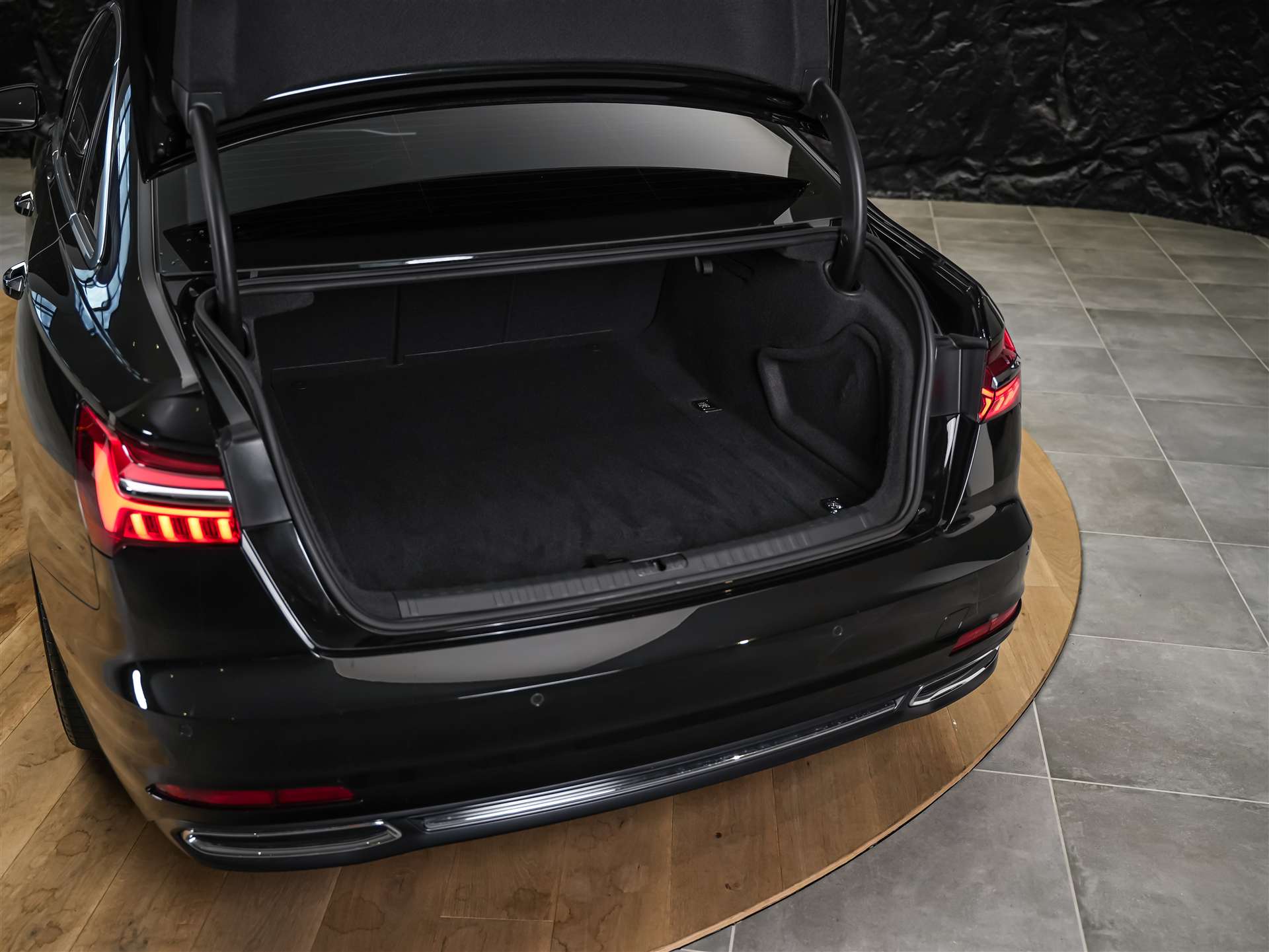 AUDI A6 Limousine 55 TFSI Design quattro S-tronic *CH Auto*Panorama*Matrix LED*Head Up*-image-46