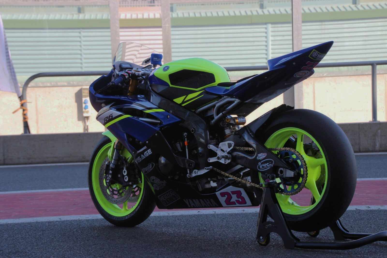 YAMAHA YZF-R6-image-4