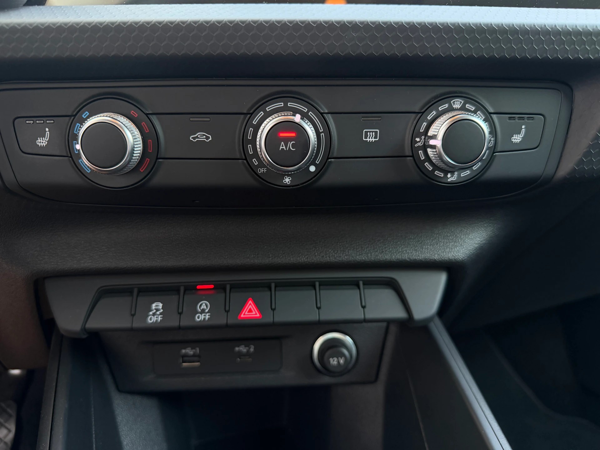 AUDI A1 Sportback 35 TFSI S Line S-tronic-image-24