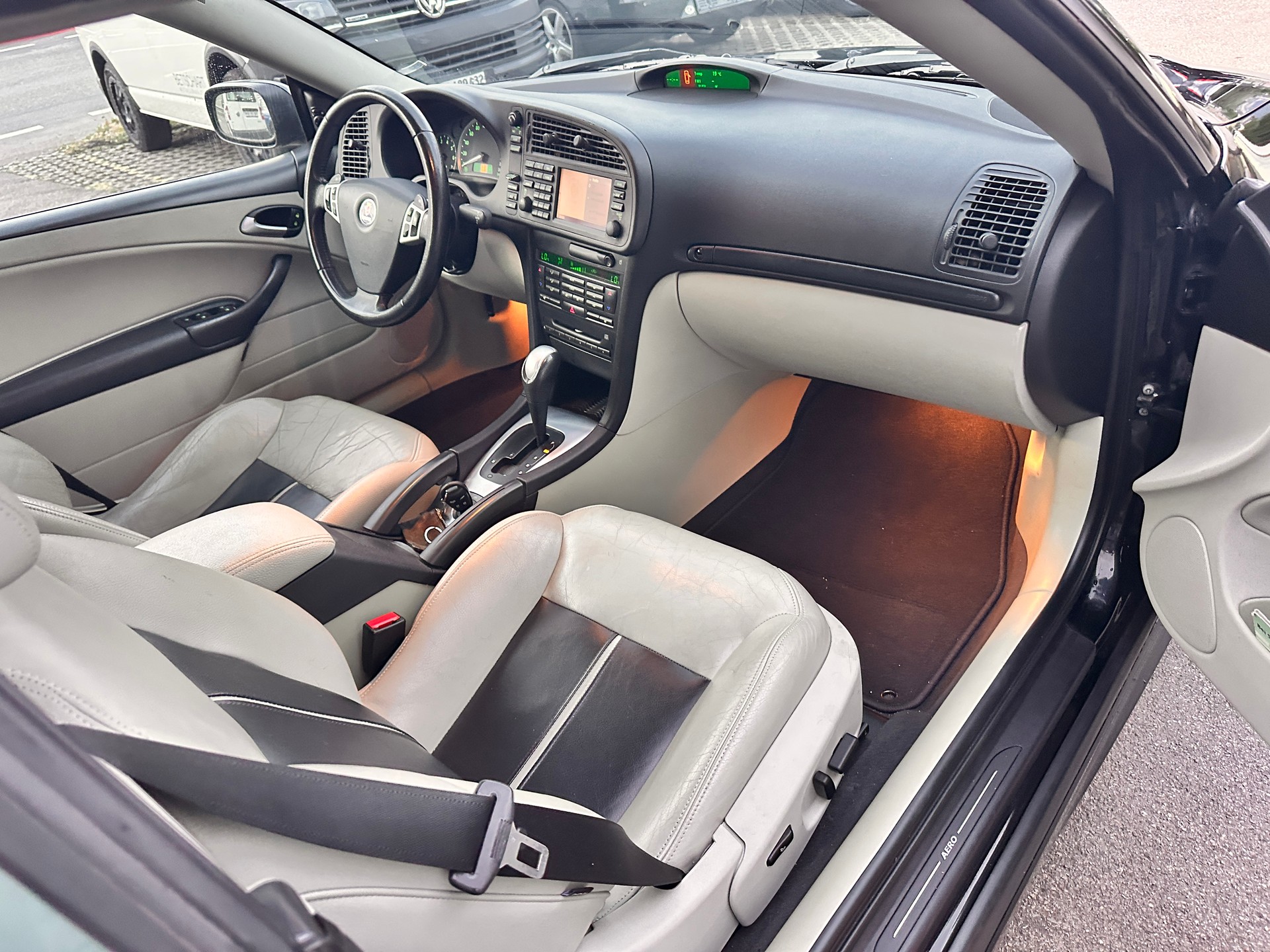 SAAB 9-3 2.0T Aero-showroom-element-3
