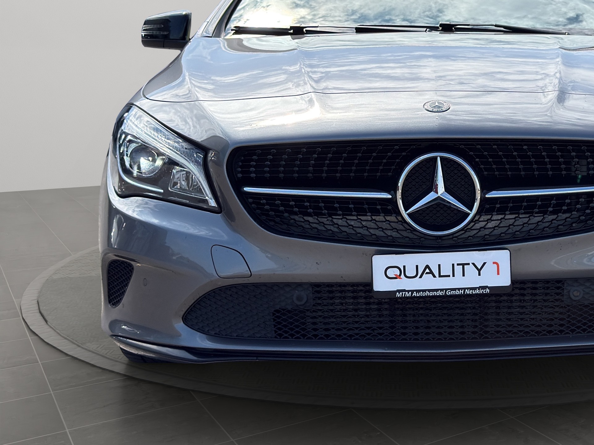 MERCEDES-BENZ CLA Shooting Brake 200 Night Star 7G-DCT-showroom-element-3