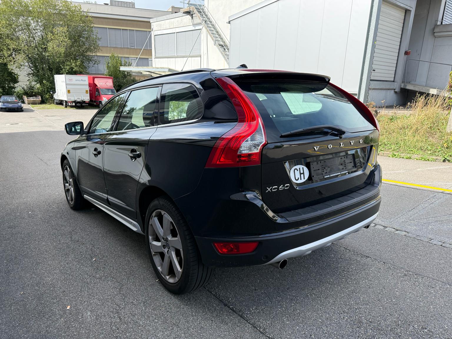 VOLVO XC60 D4 AWD Summum Geartronic-showroom-element-3