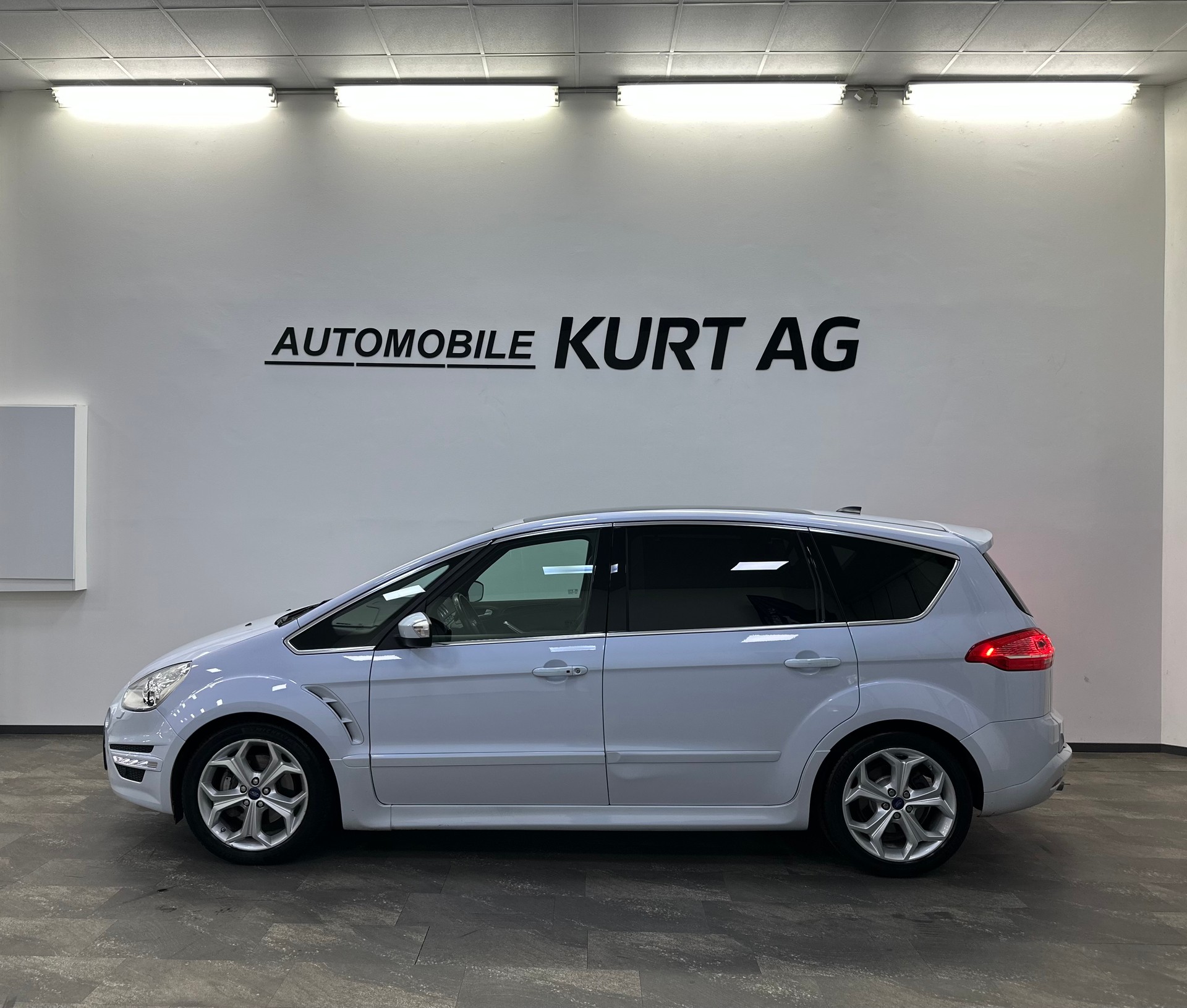 FORD S-Max 2.0 SCTi TitaniumS PowerShift-showroom-element-2