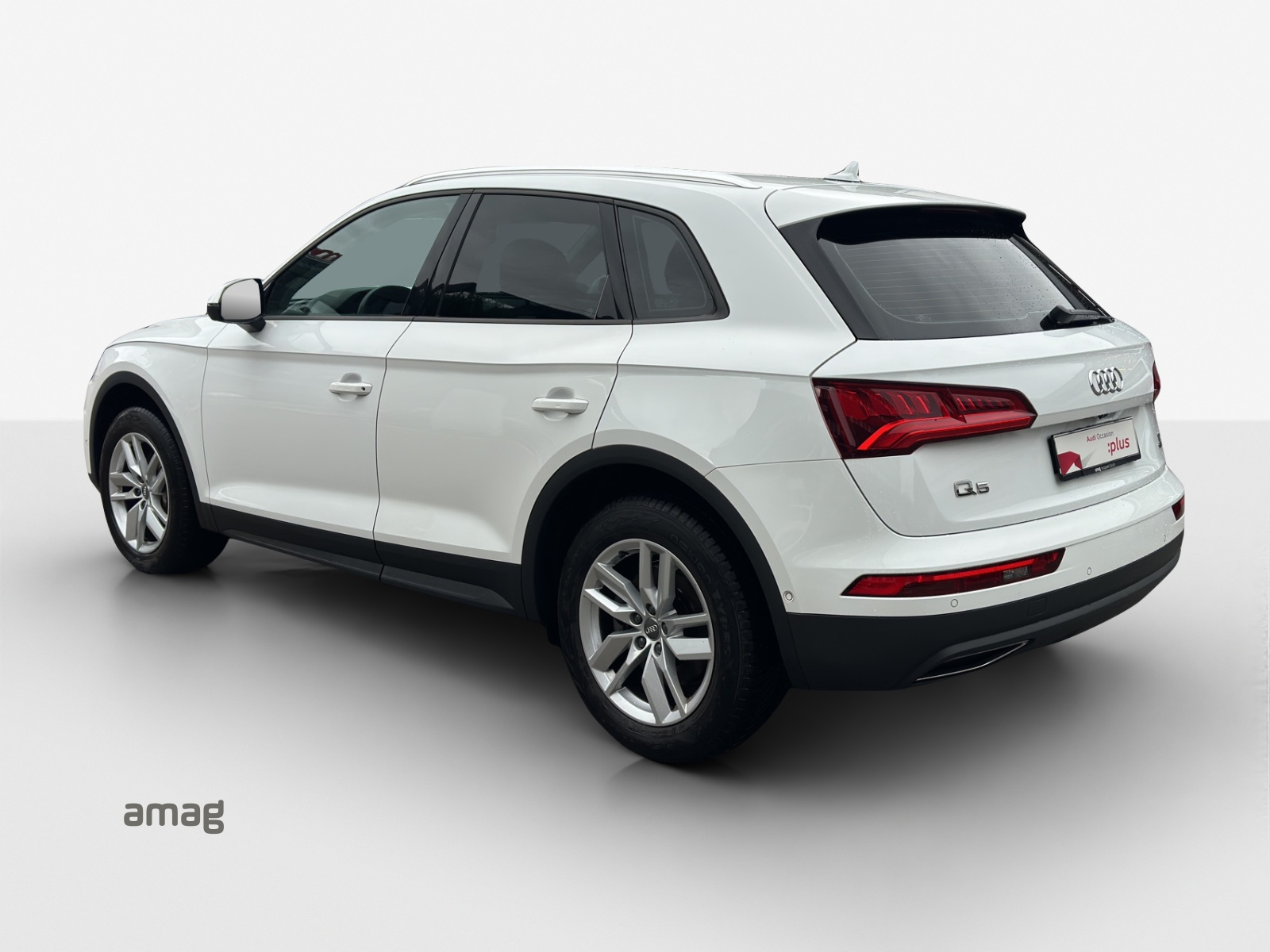 AUDI Q5 2.0 TDI quattro S-tronic-showroom-element-2